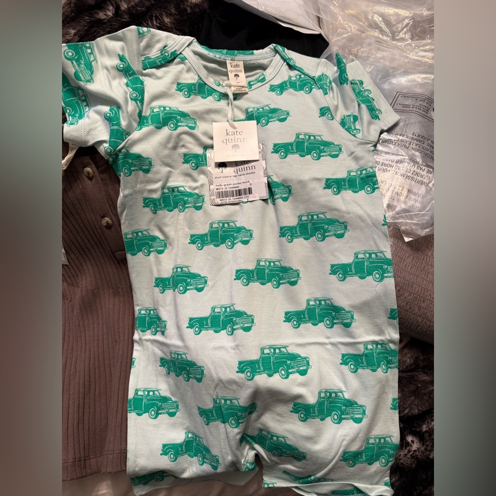 Kate Quinn Short sleeve lap neck shortie with Teal Car Pattern